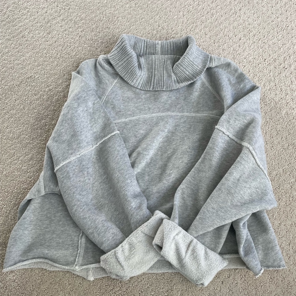 Aerie Women’s Cropped Mock Neck Sweatshirt- Size L
NWT